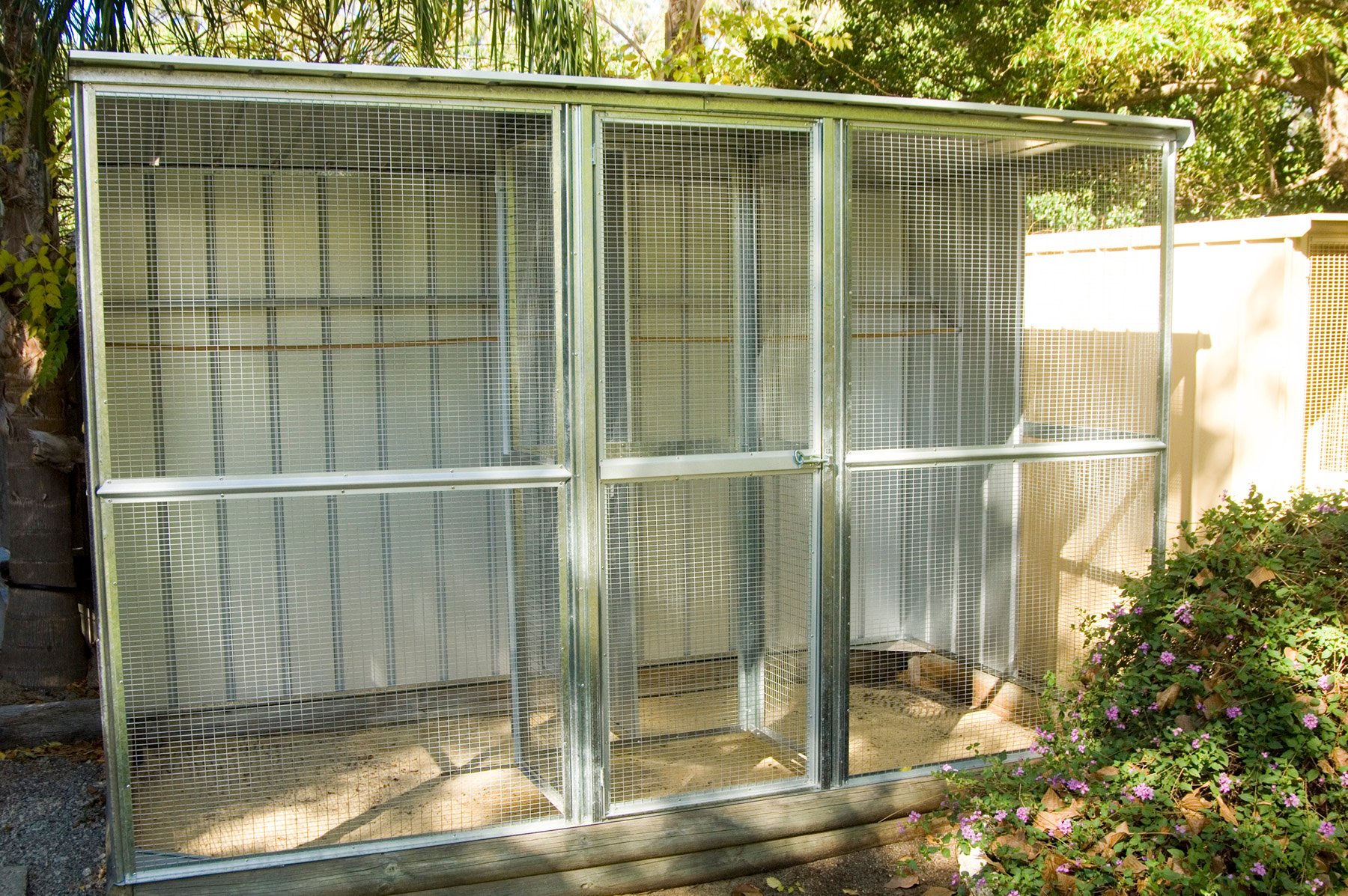 Double door aviary essential for restricted birds